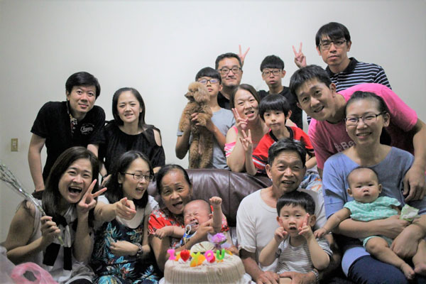 每年過節或家人生日,大夥總會聚在一塊,充滿開心的回憶 每年過節或家人生日,大夥總會聚在一塊,充滿開心的回憶